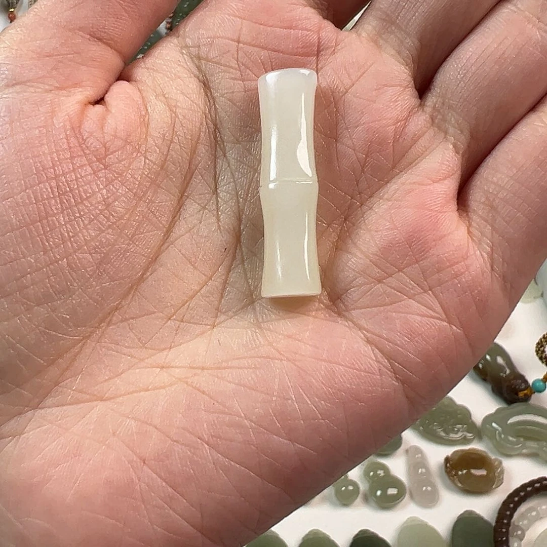 豆***。和田玉（糖玉）未镶嵌颈饰