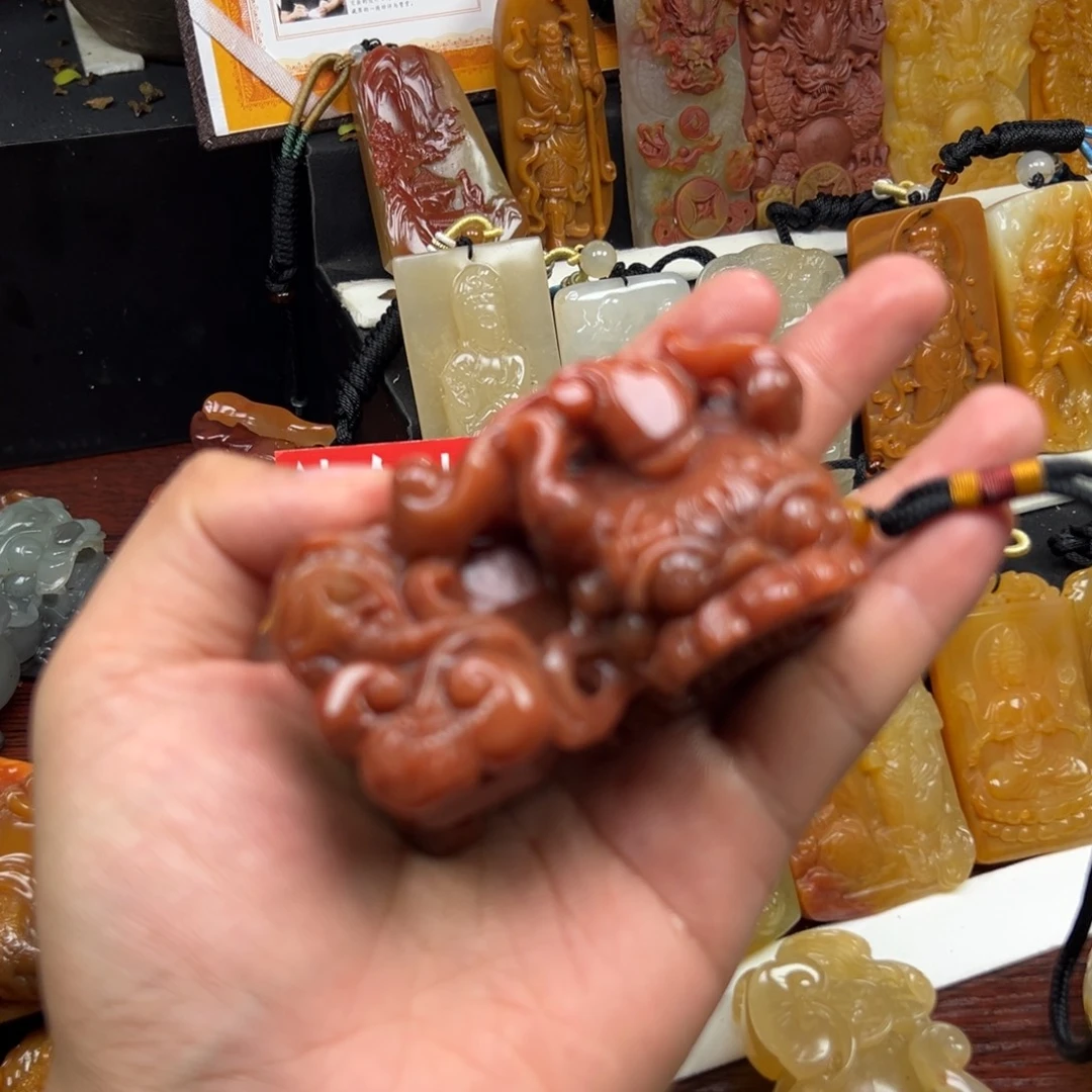 未镶嵌石英质玉（黄龙玉）多样性发货，发其一