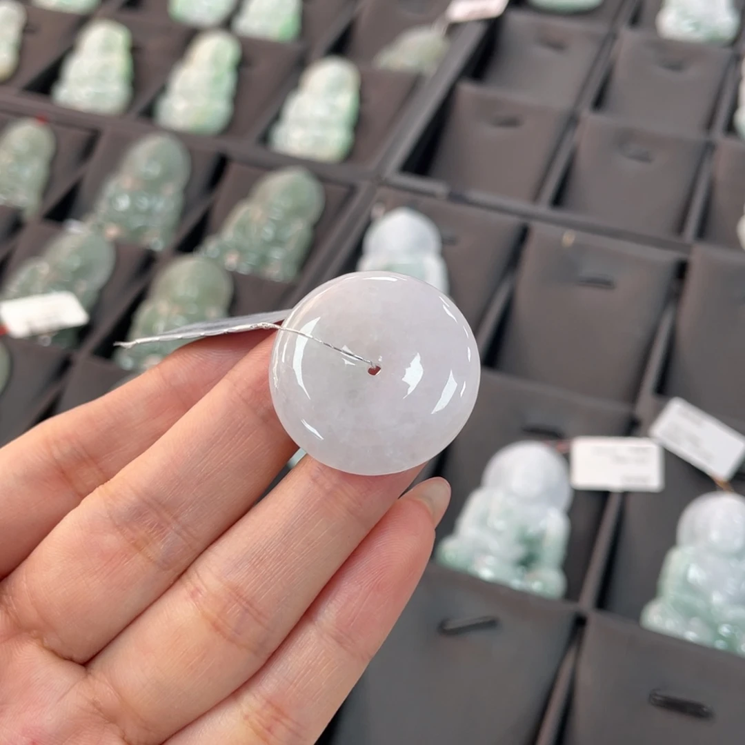 翡翠颈饰未镶嵌平安扣