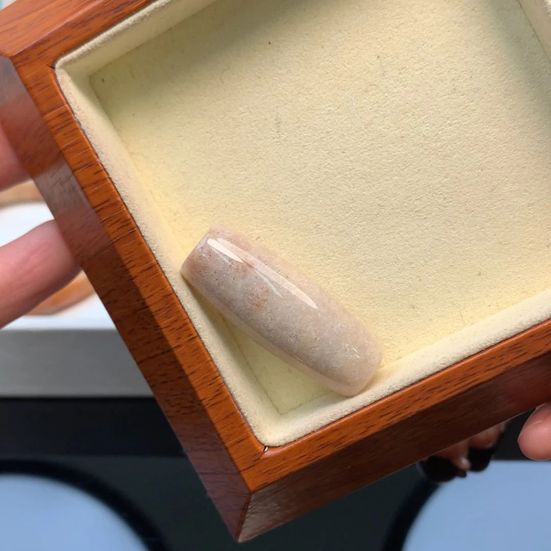 硅化珊瑚（珊瑚玉）颈饰未镶嵌