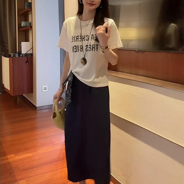 今年流行女装套装2025夏季时尚丝巾绑带圆领短袖T恤半身裙两件套