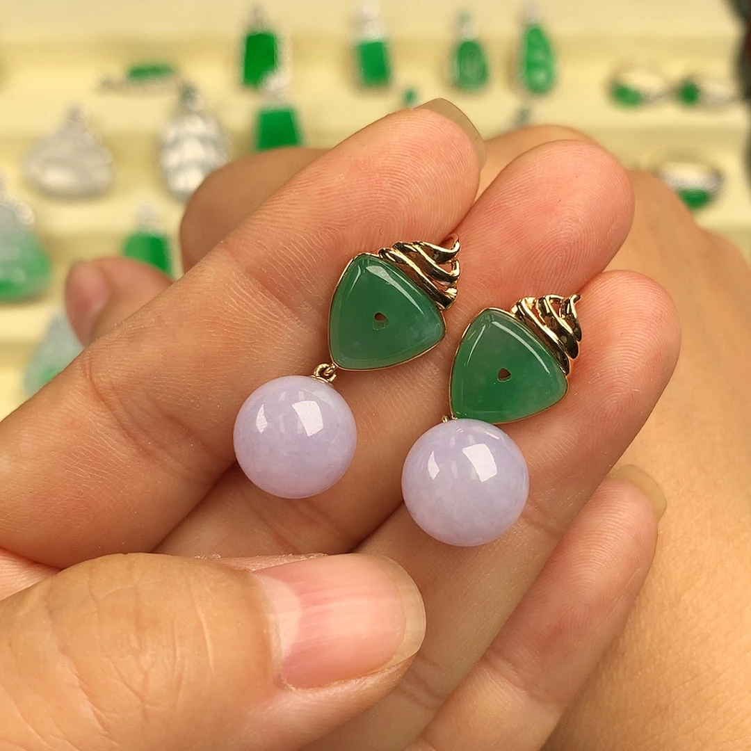 18K金镶嵌翡翠耳饰缅料