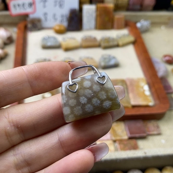 石英岩玉合金颈饰