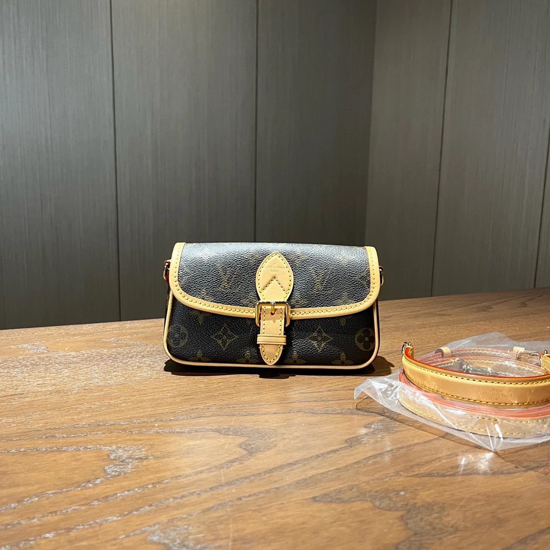 全新未使用 LouisVuitton/路易威登 Nano法棍斜挎包 尺寸18×10 tt