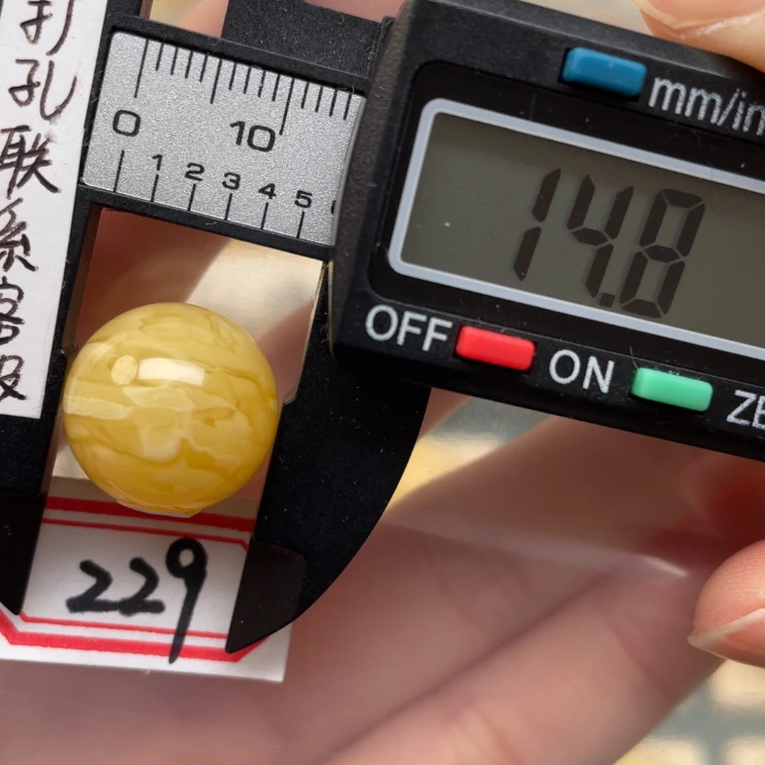 未镶嵌蜜蜡裸石蜜蜡