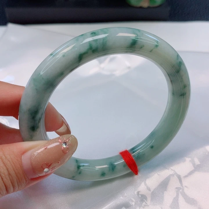 翡翠手镯（圆镯）未镶嵌
