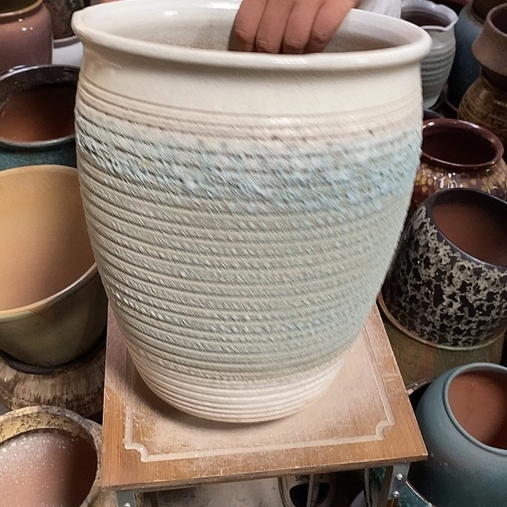 花盆紫砂口28高度33蓝气泡…