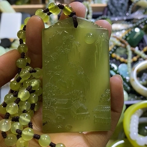 岫玉未镶嵌颈饰挂件