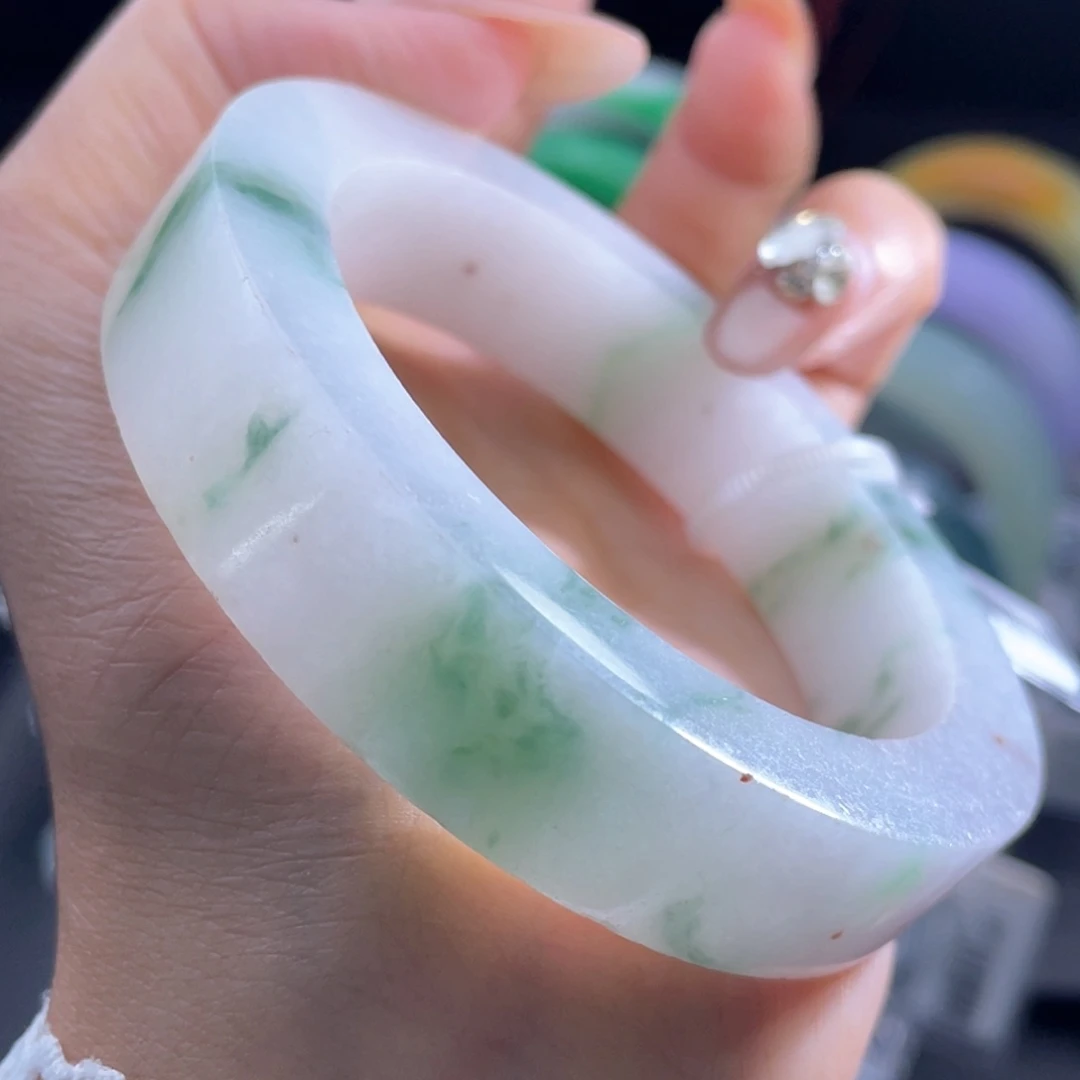 未镶嵌翡翠手镯定制翡翠