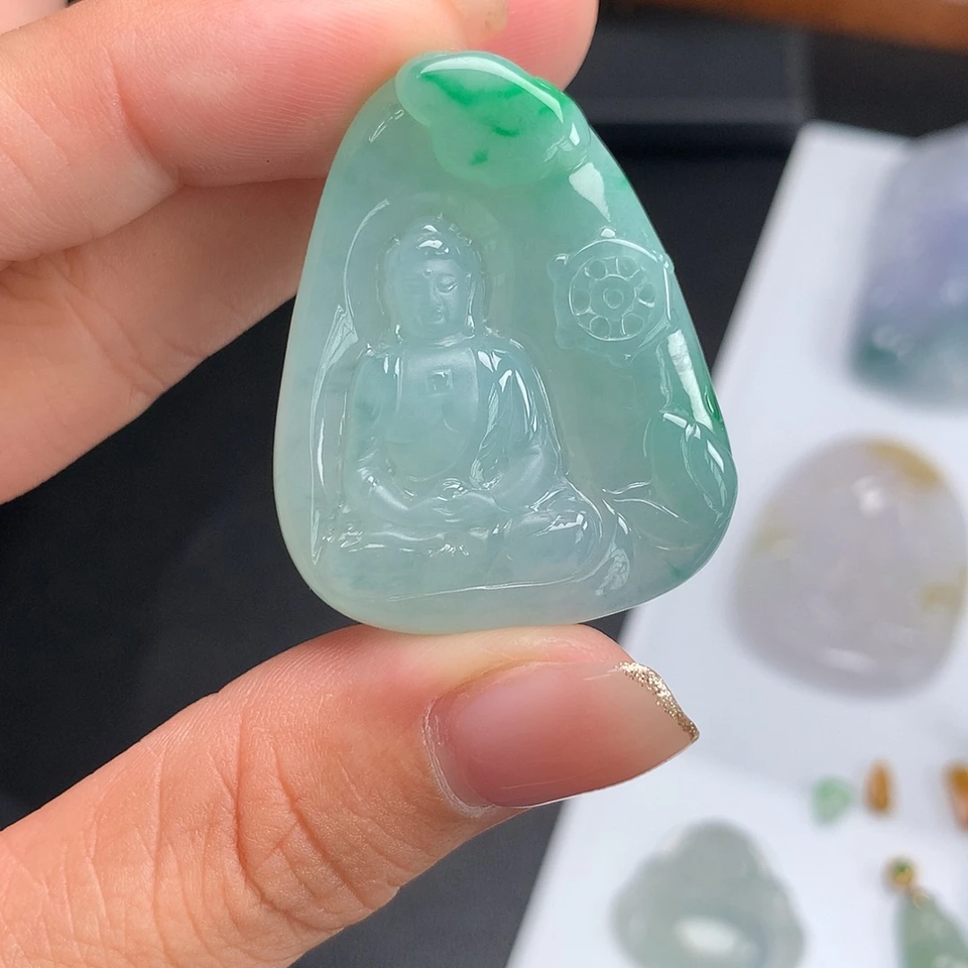 颈饰未镶嵌翡翠大日如来