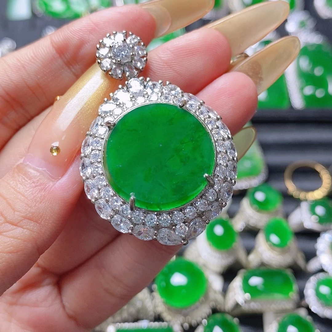 翡翠未镶嵌颈饰