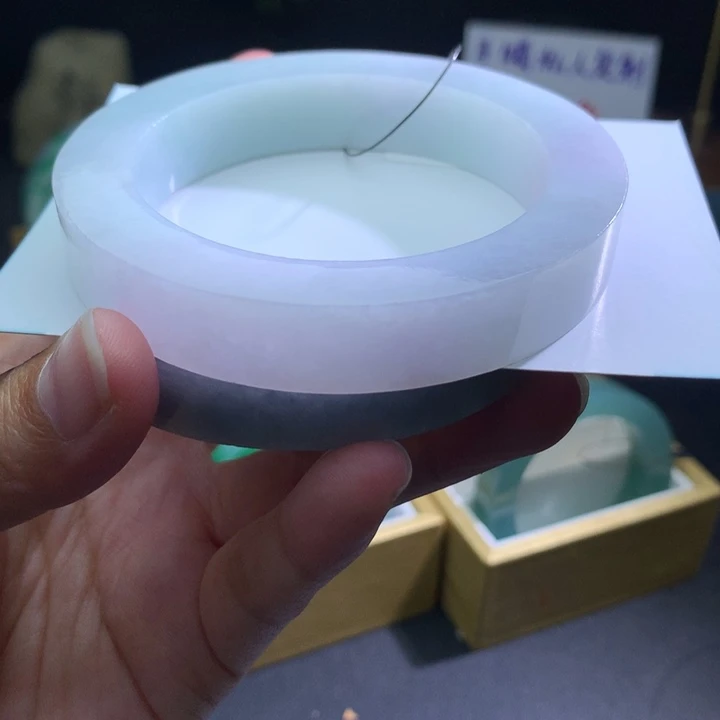 定制翡翠未镶嵌翡翠手镯