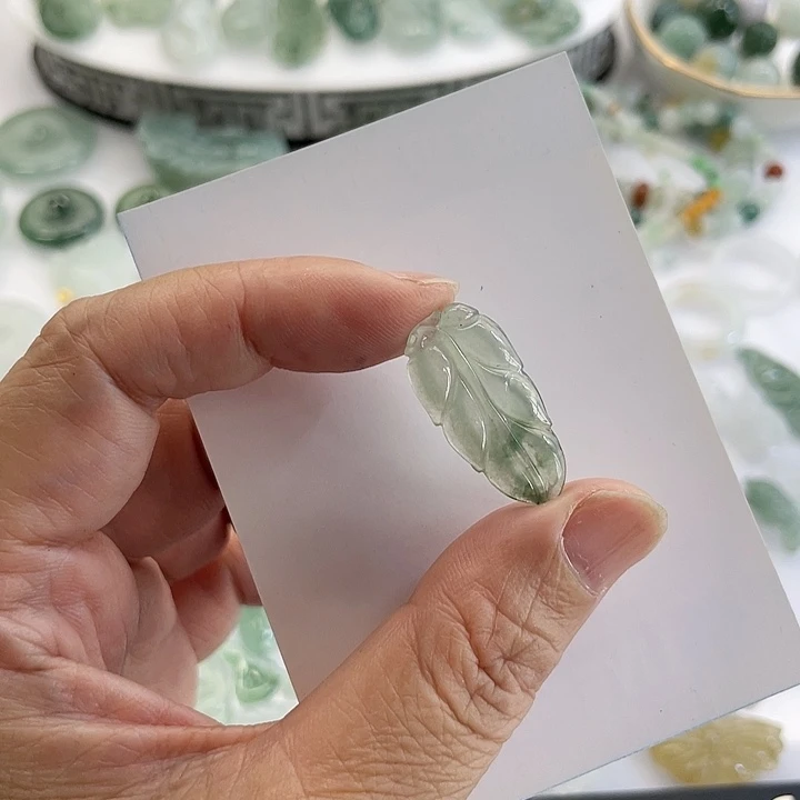 翡翠未镶嵌颈饰冰叶子