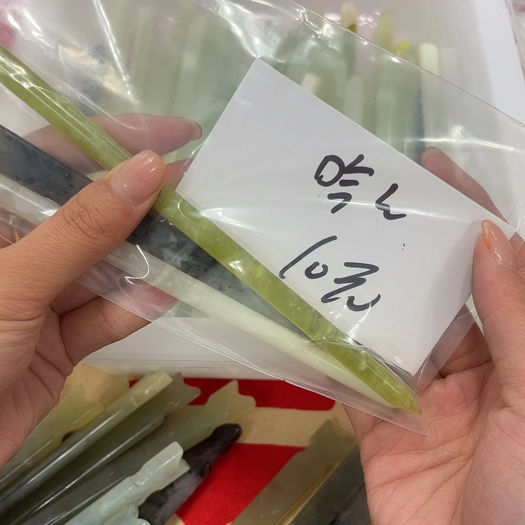 哈***哒蛇纹石玉未镶嵌手镯