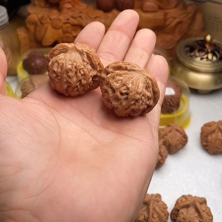 由***酱吊坠文玩核桃核王