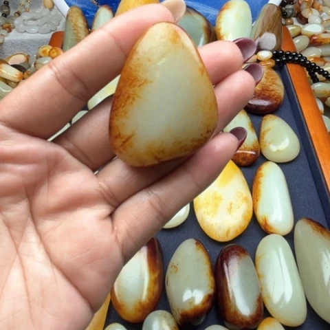 和田玉颈饰未镶嵌