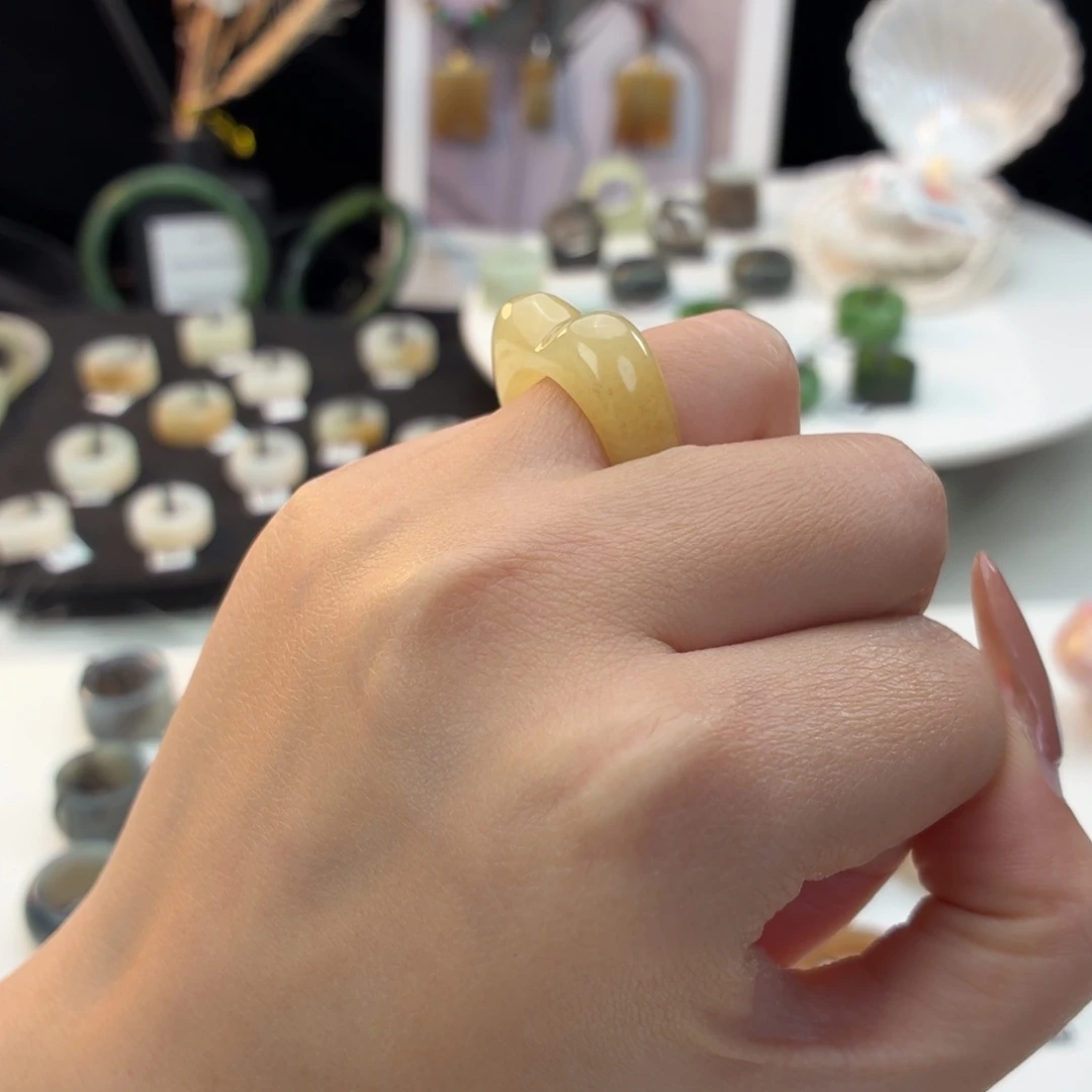 和田玉未镶嵌戒指冰黄猫耳朵17.7j8