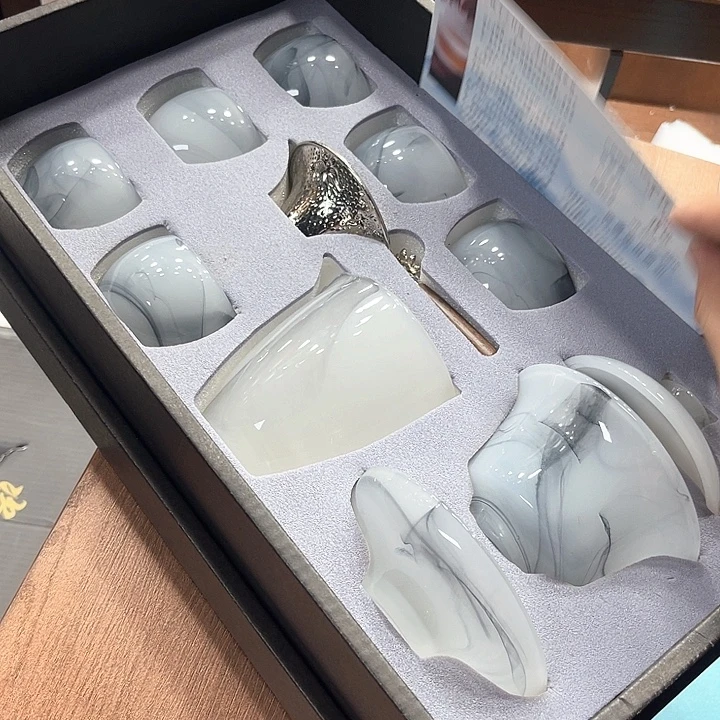 孤品茶具套装等。
