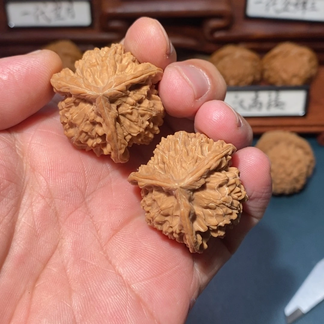 文玩核桃把件盘山三棱全品