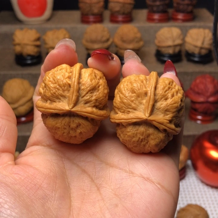 文玩核桃把件37聚宝瓶三棱