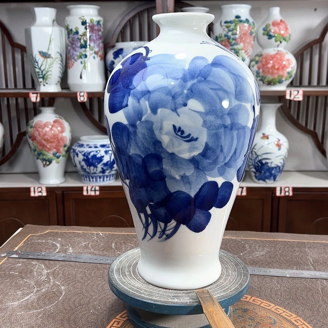 摆件景德镇陶瓷梅青牡