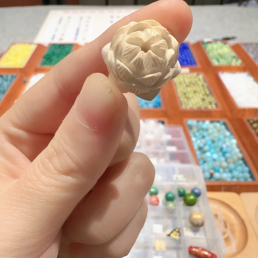 未镶嵌手链玛瑙/玉髓雕刻白莲花