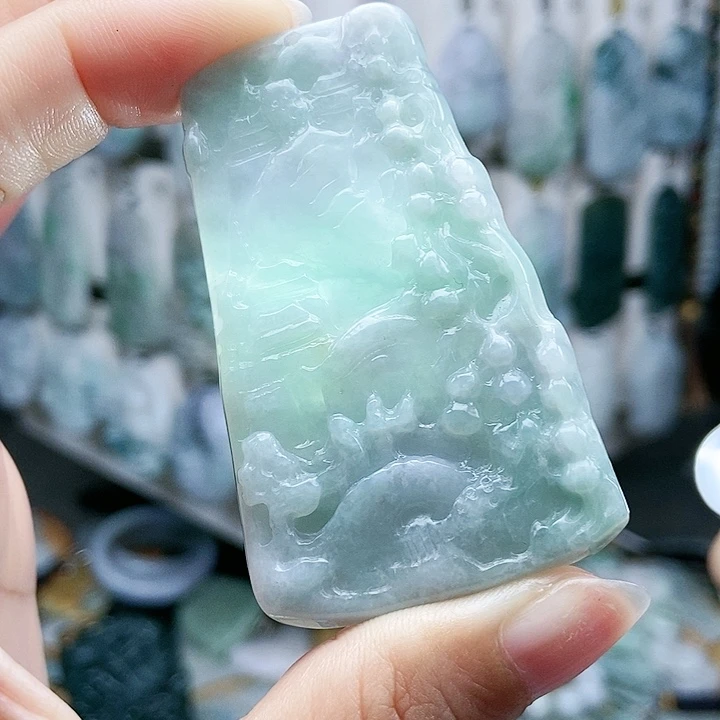 颈饰足铂镶嵌翡翠翡翠