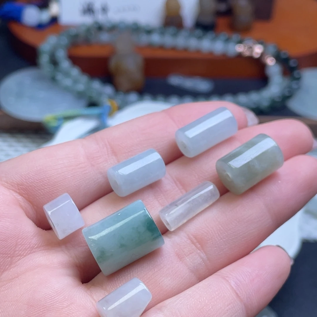 颈饰未镶嵌翡翠翡翠（有纹裂）