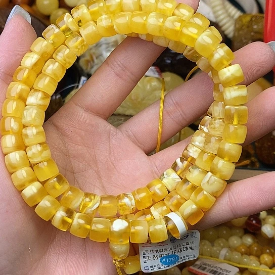 未镶嵌琥珀珠宝奇石