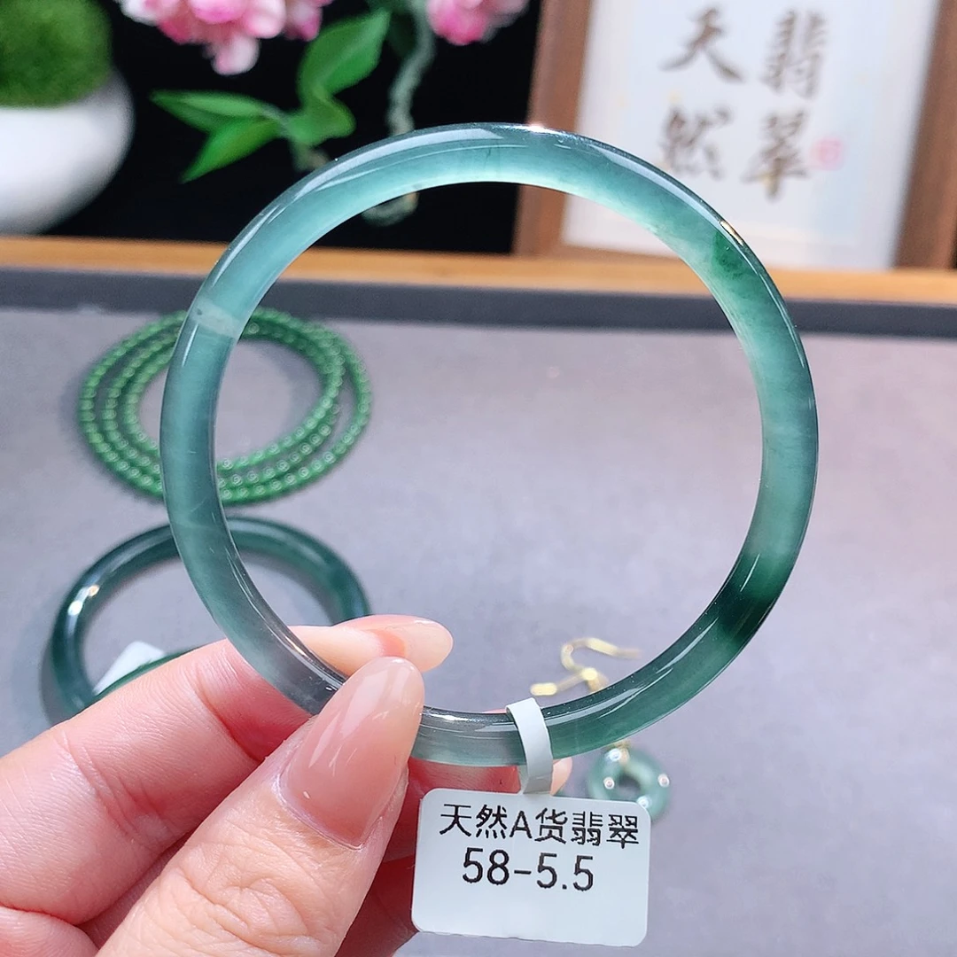 未镶嵌手镯（圆镯）翡翠