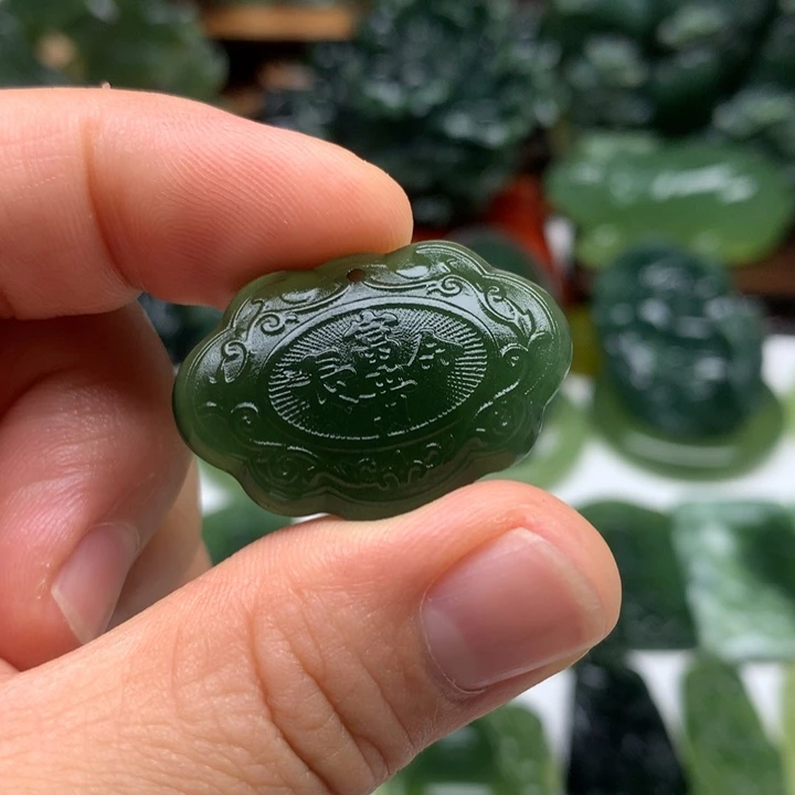 蛇纹石玉未镶嵌颈饰
