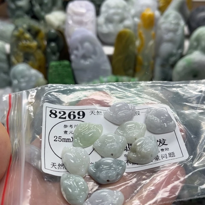 翡翠未镶嵌颈饰8269