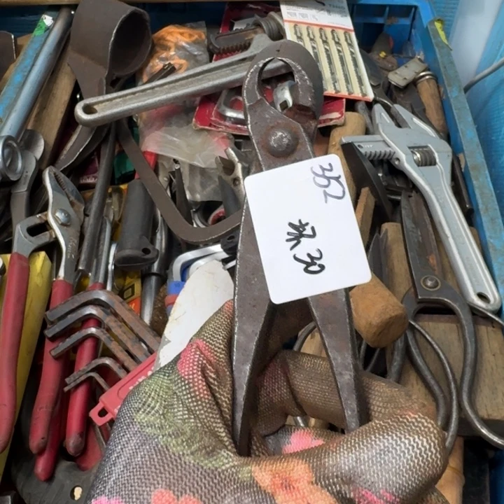 用***8家用五金工具一个