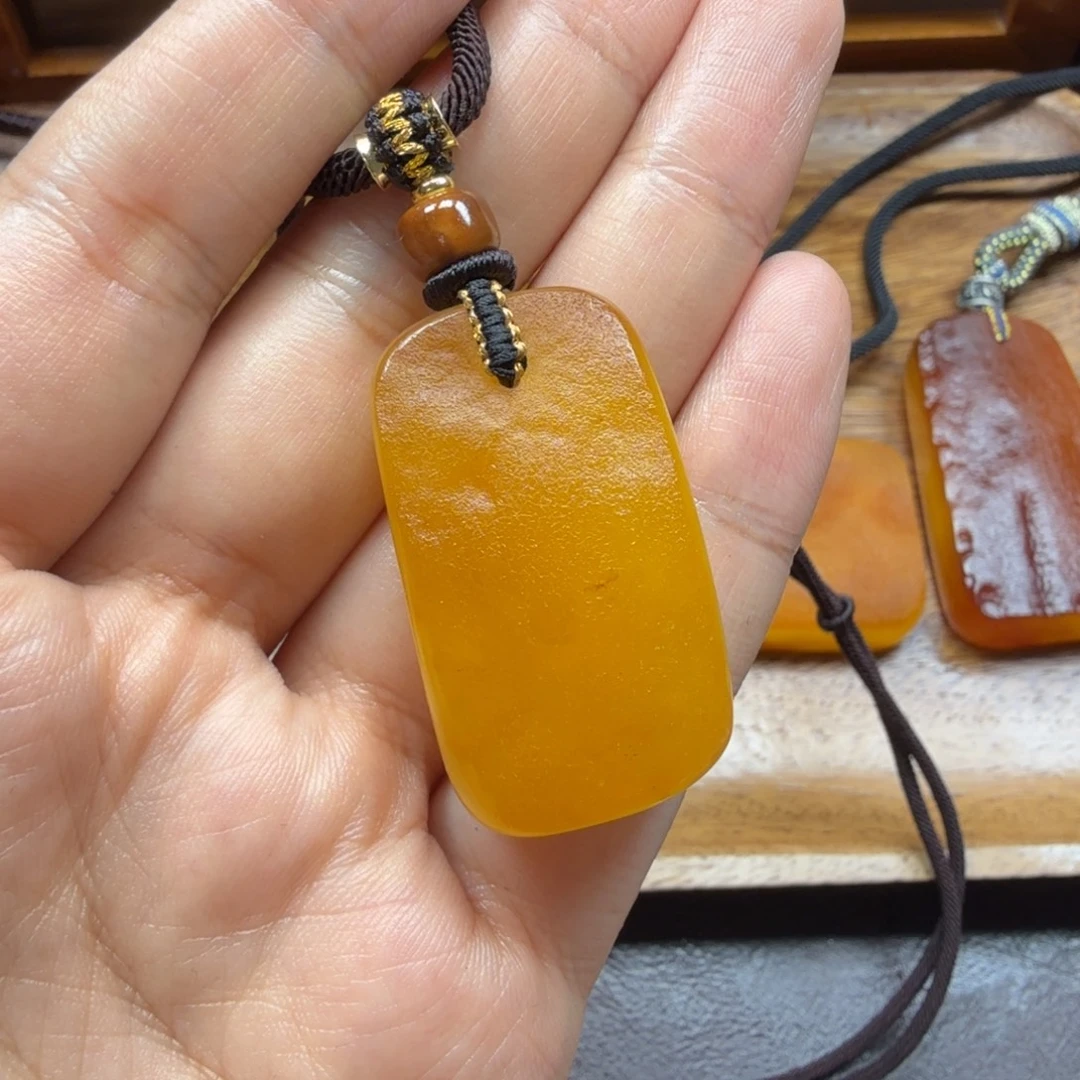 琥珀吊坠(赠链)未镶嵌