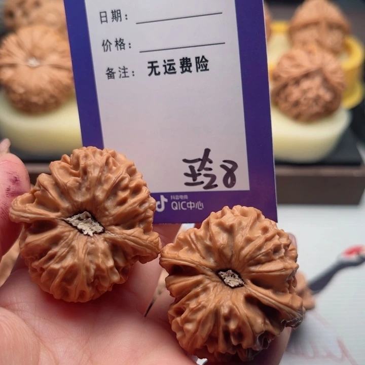 吊坠文玩核桃老*?文玩核桃8