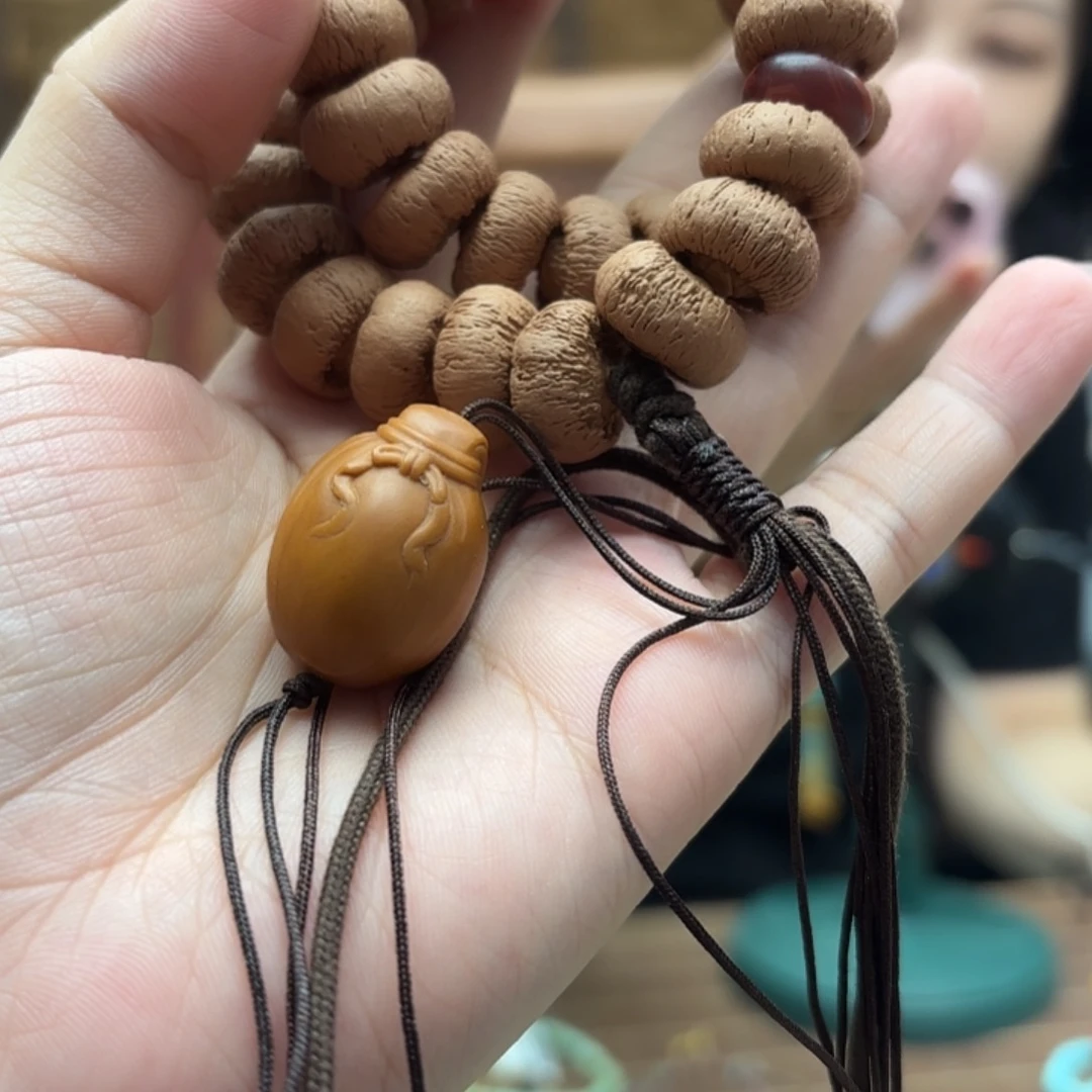 薇***少吊坠莲花菩提手串手持