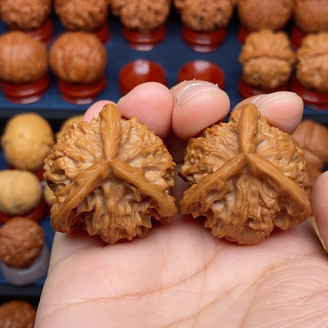 把件文玩核桃手捻野生精品盘山正奔