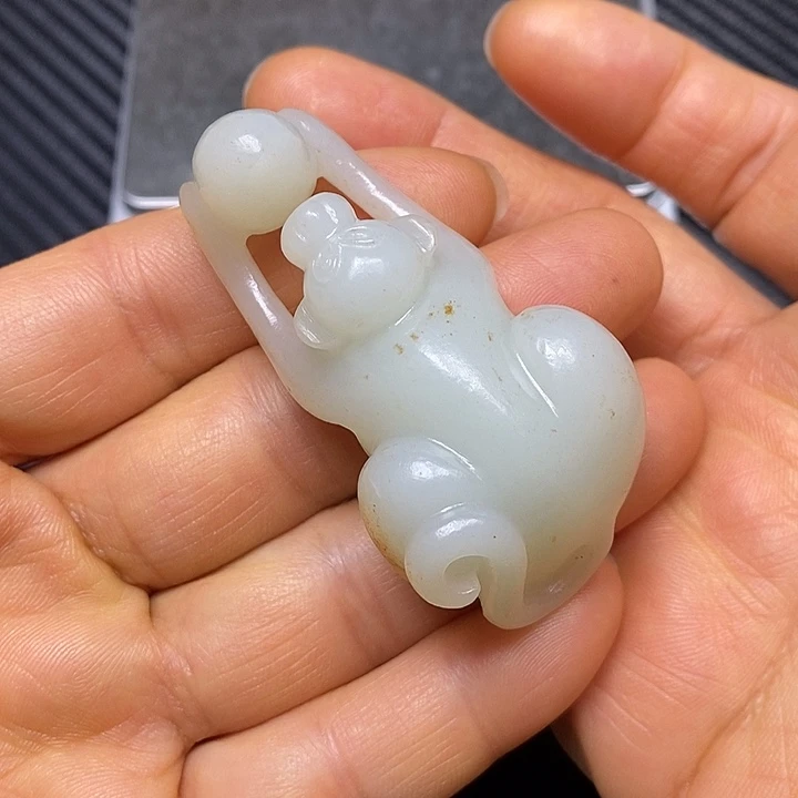 颈饰未镶嵌和田玉布**艺