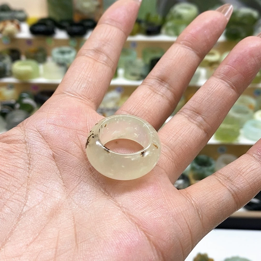 岫玉未镶嵌天然玉石吃****薯