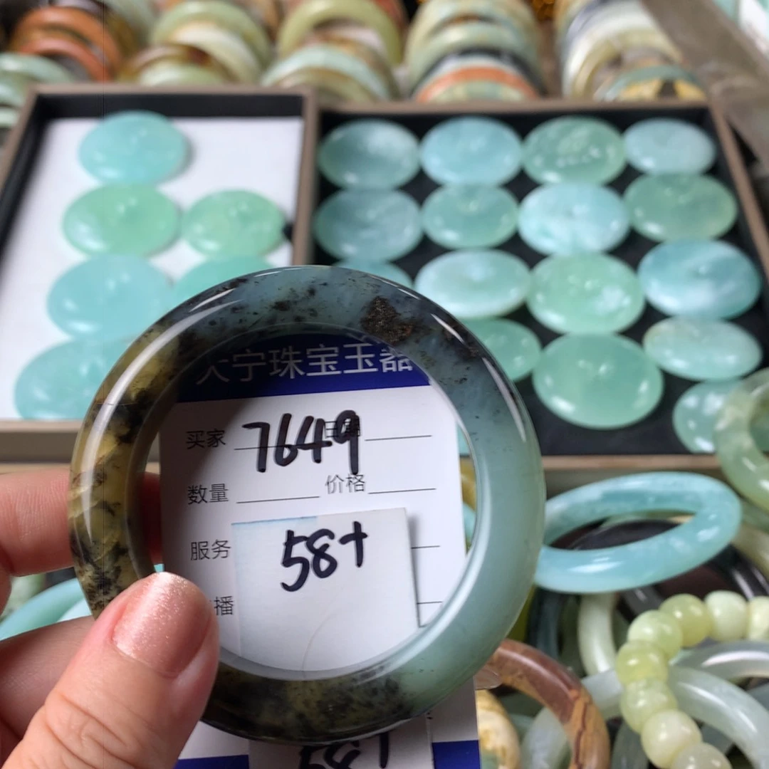 蛇纹石玉手镯未镶嵌7649