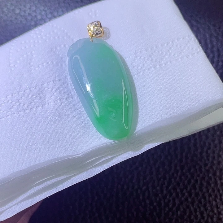 翡翠颈饰18K金镶嵌翡翠