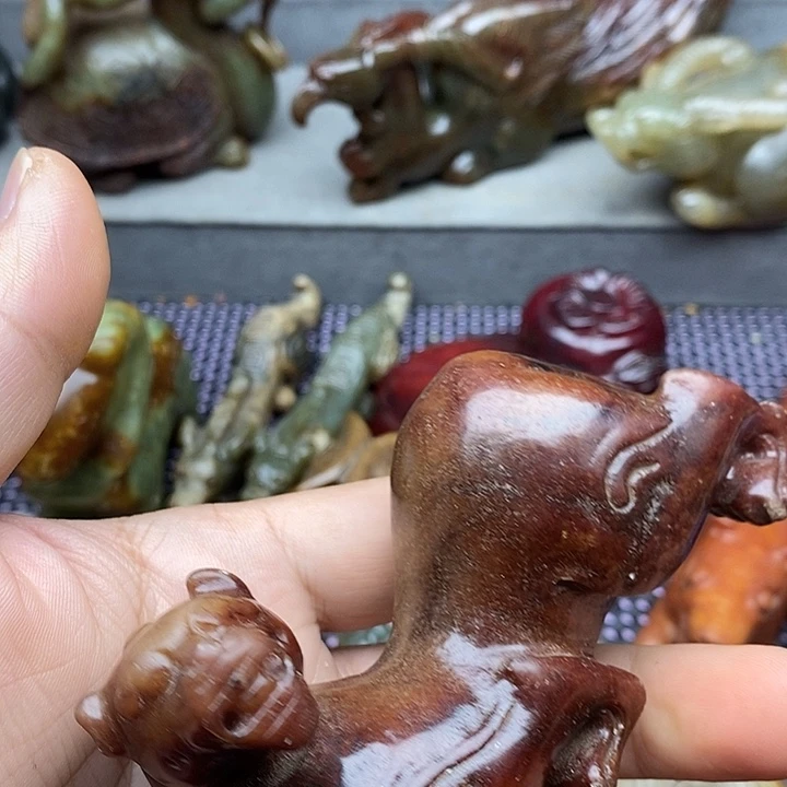 未镶嵌蛇纹石玉颈饰