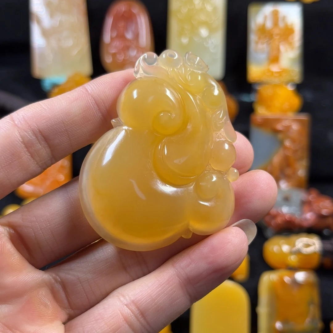 石英质玉（黄龙玉）合金颈饰