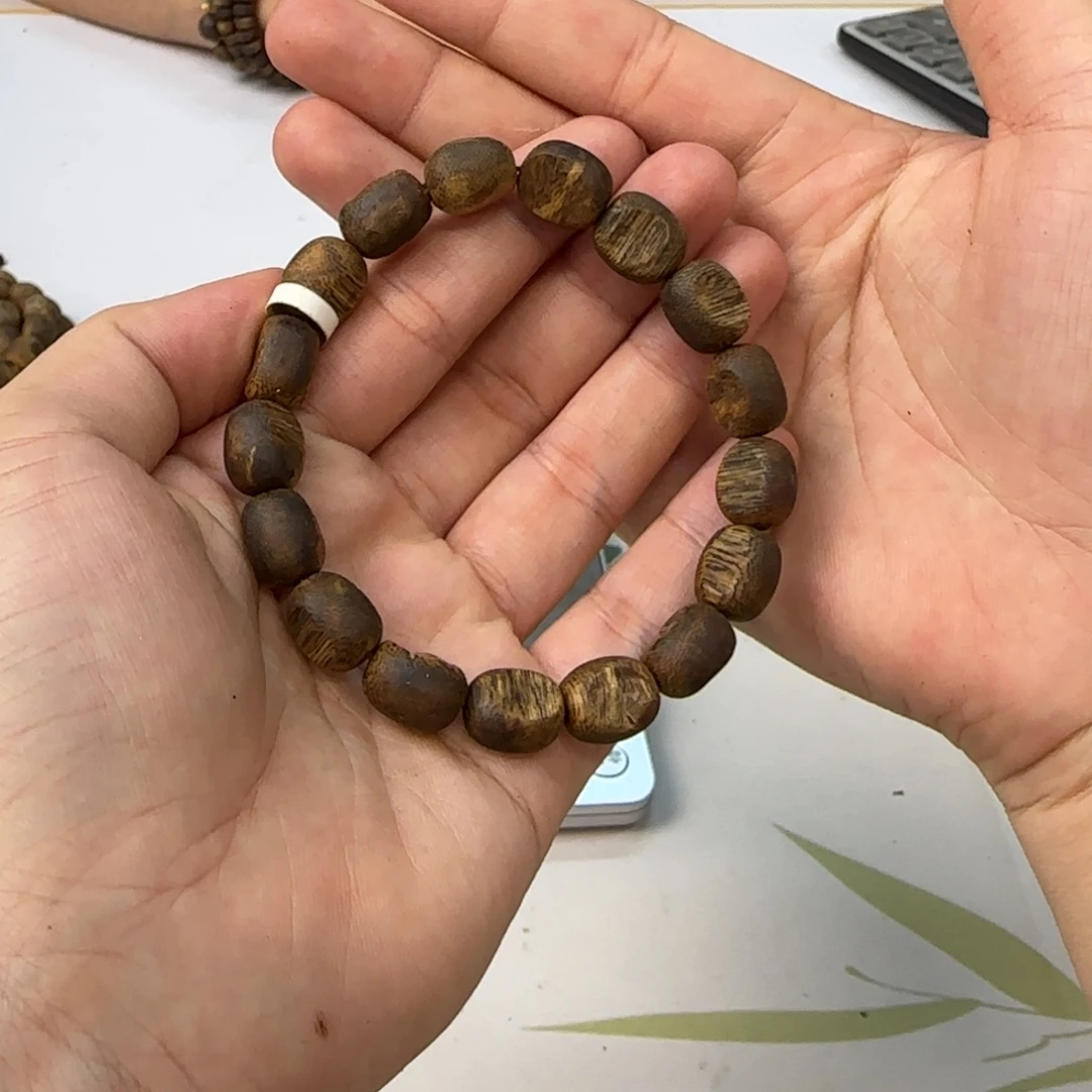 沉香手串白棋瘤疤8克
