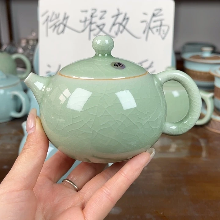 48号豆绿西施壶不完美