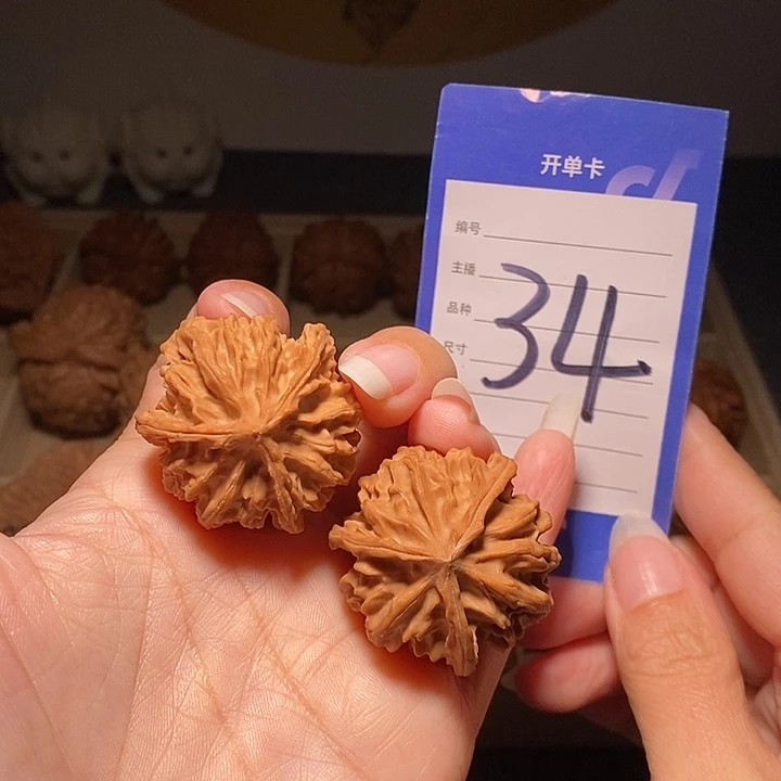 把件文玩核桃三棱35左右