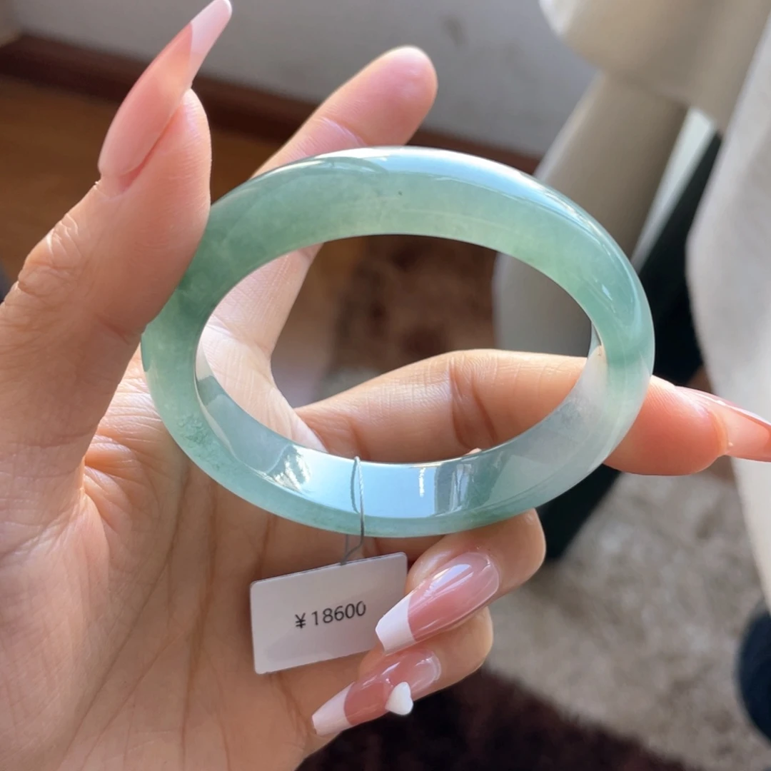 翡翠手镯未镶嵌贵妃