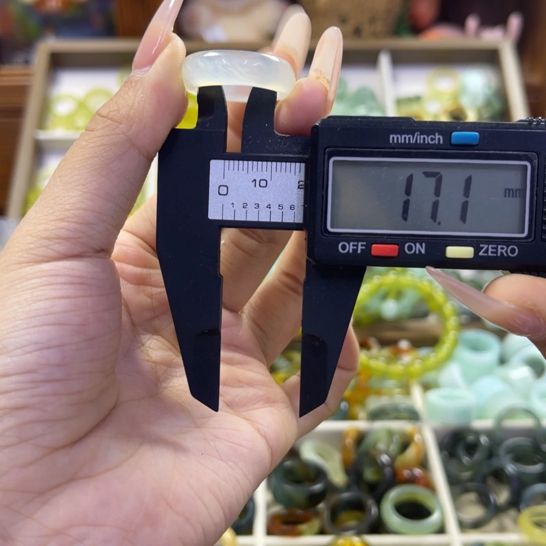 蛇纹石玉未镶嵌手镯124