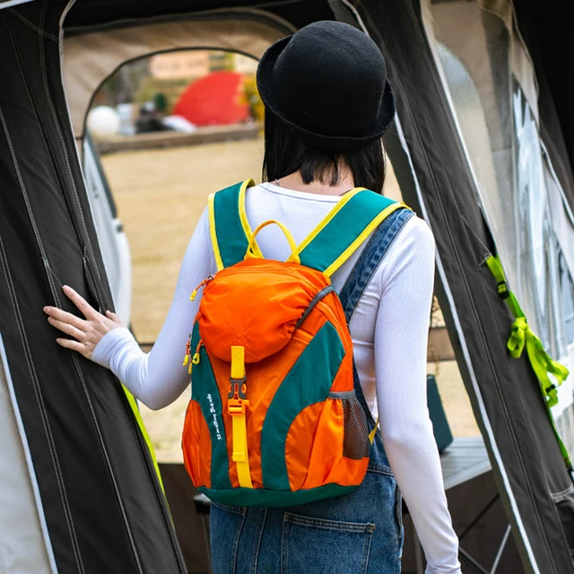 户外轻便背包女夏旅行2025新款时尚小双肩包超轻运动小包旅游登山