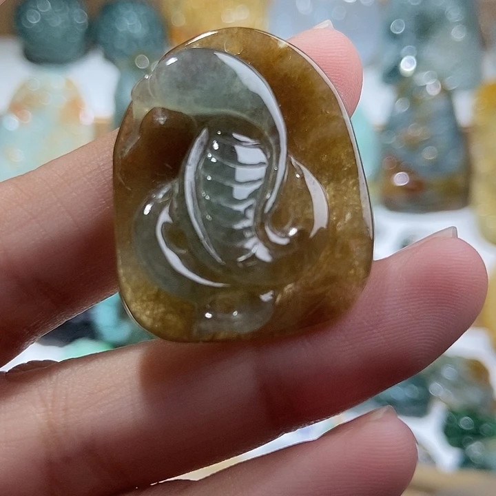 颈饰未镶嵌翡翠天然翡翠玉石雕刻